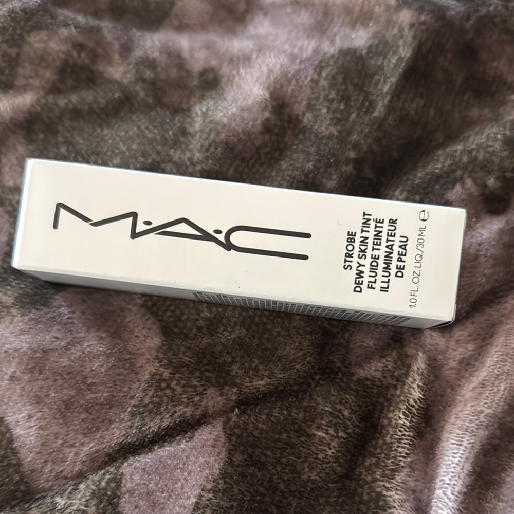 MAC Strobe Dewy Skin Tint